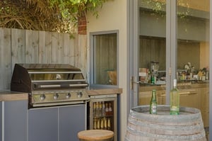 Courtyard-Outdoor-Kitchen-Prahran-Melbourne-PIC-6-555x369-1